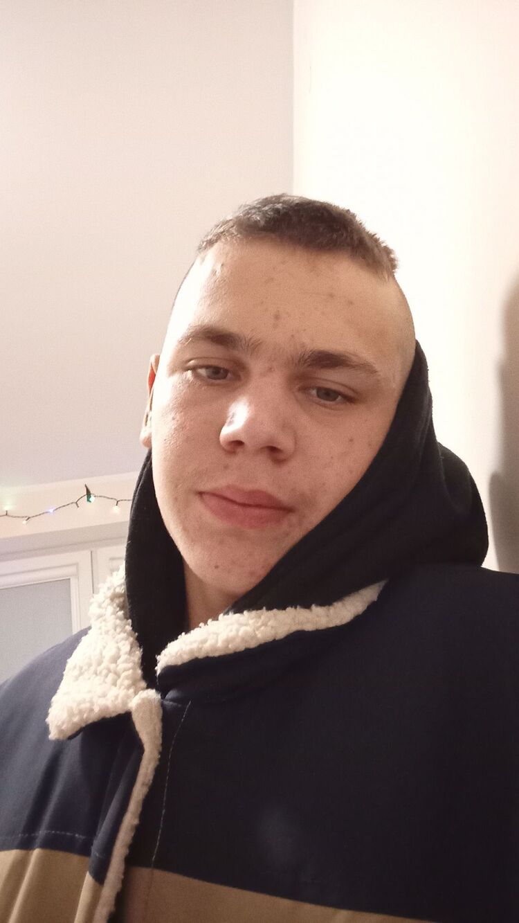  40117283  , 21 ,    Prabuty