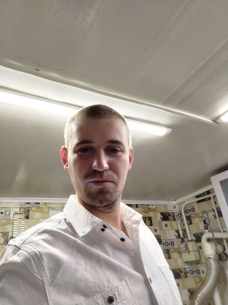  ,   Sergei, 32 ,   ,   