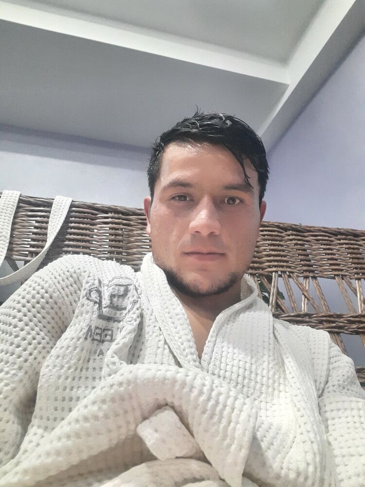  31694773  ALI, 32 ,    