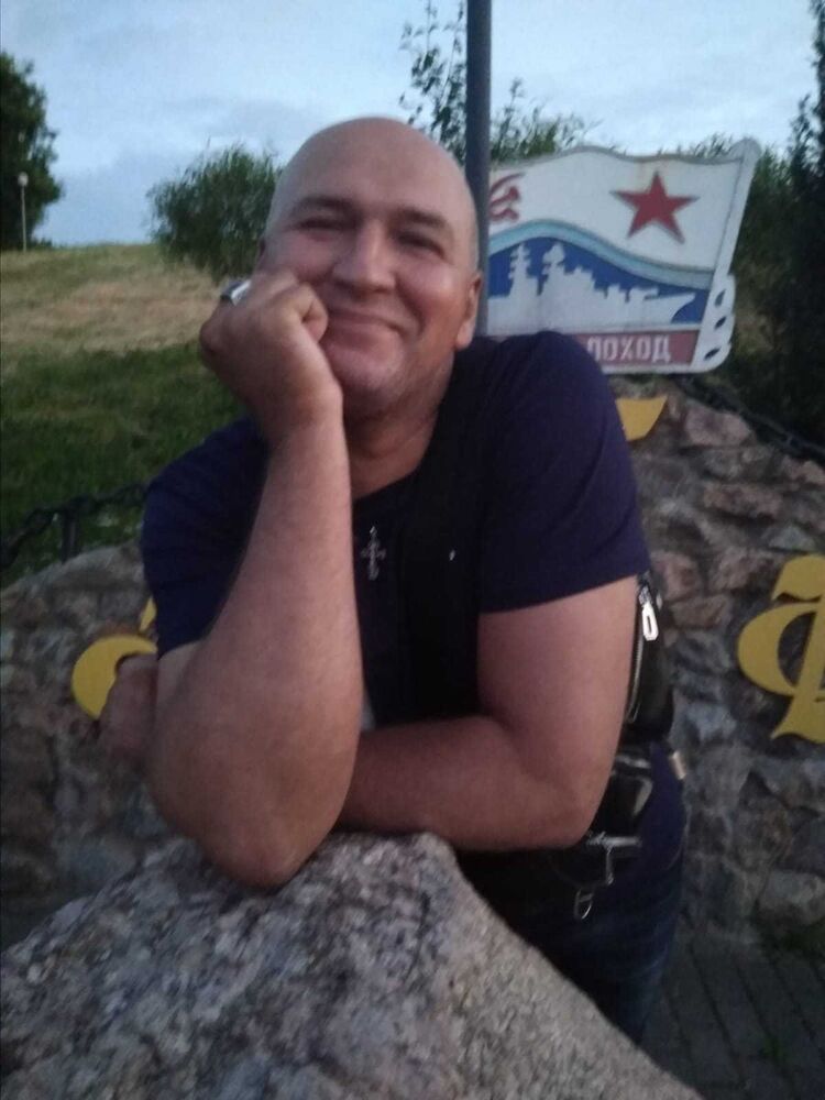  16340893  Viktor, 42 ,    