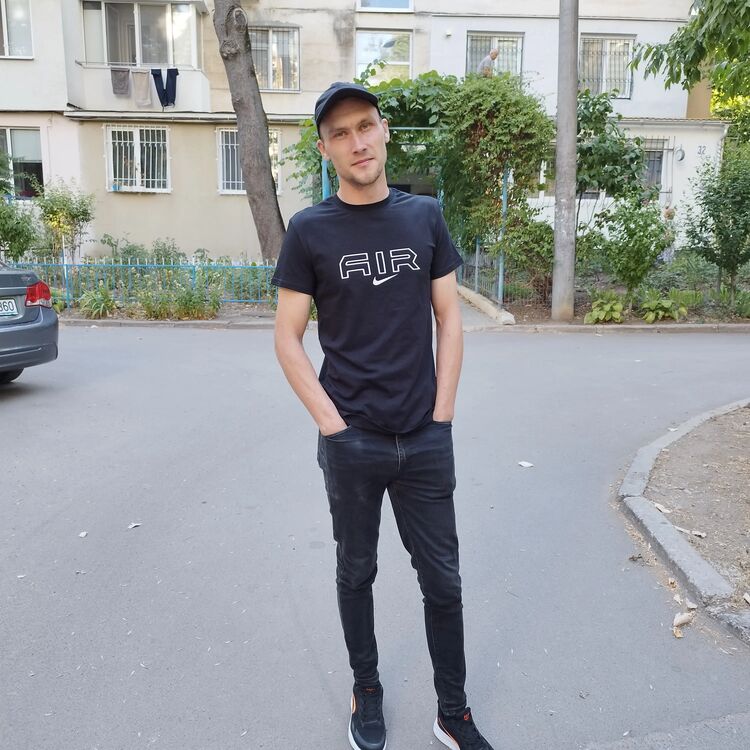  52196943  Iulian, 29 ,    