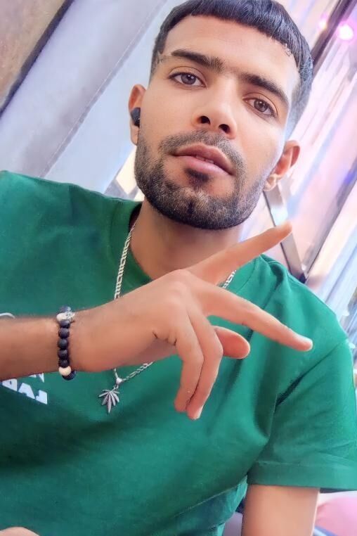  39253993  Khaled, 26 ,    Algiers