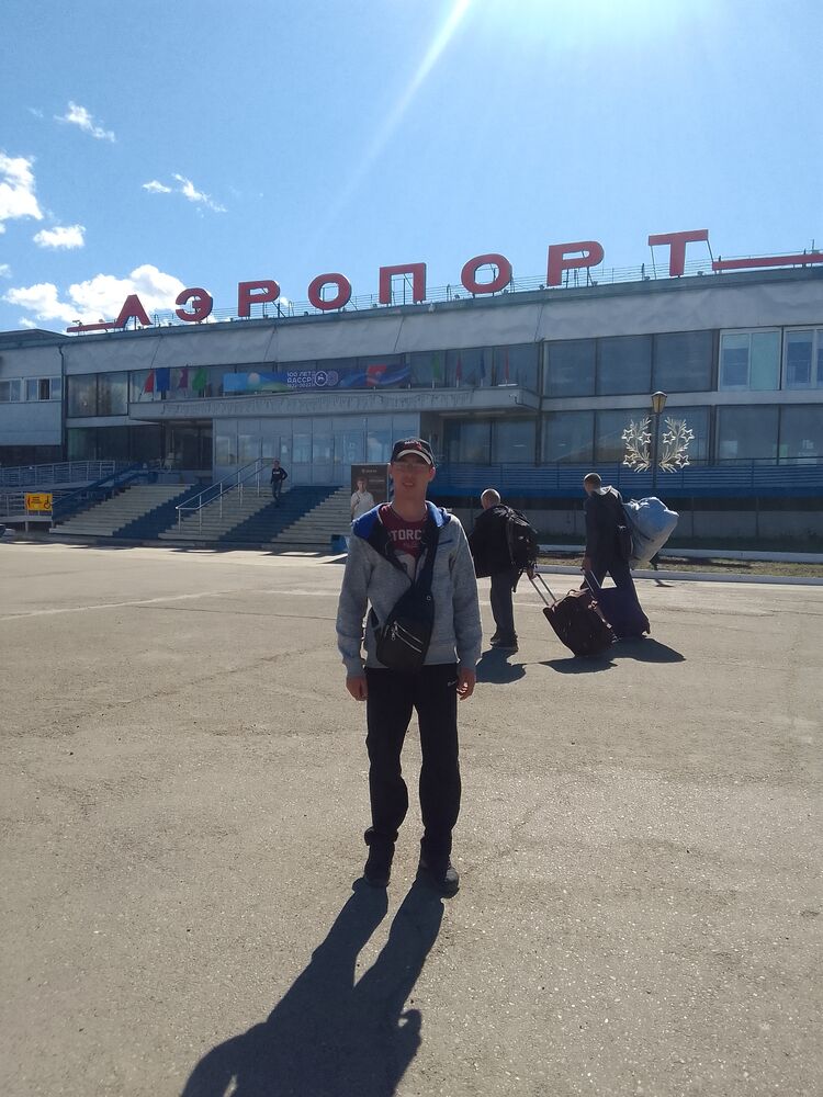  27104263  Alexander, 33 ,    