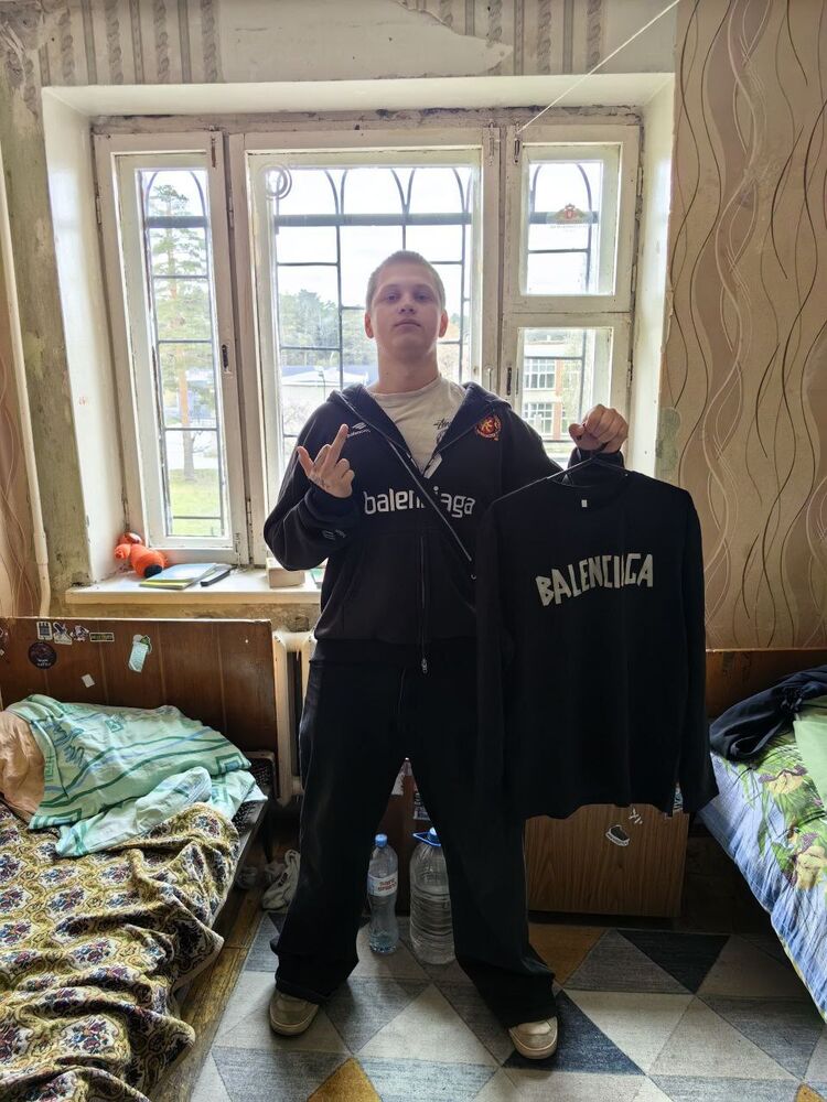  54014803  Holychains, 19 ,    