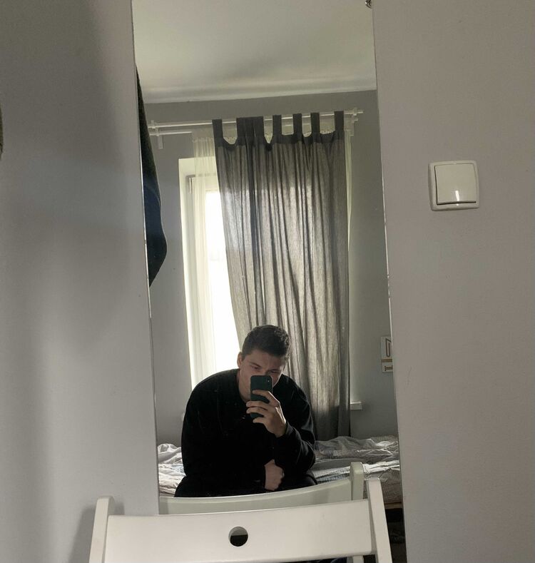  22942863  Daniel, 24 ,    Chorzow