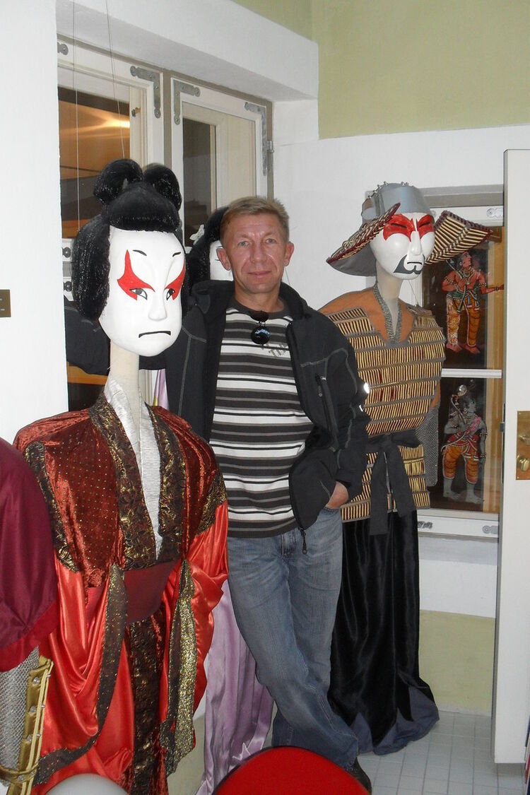  6997083  Vassili, 59 ,    