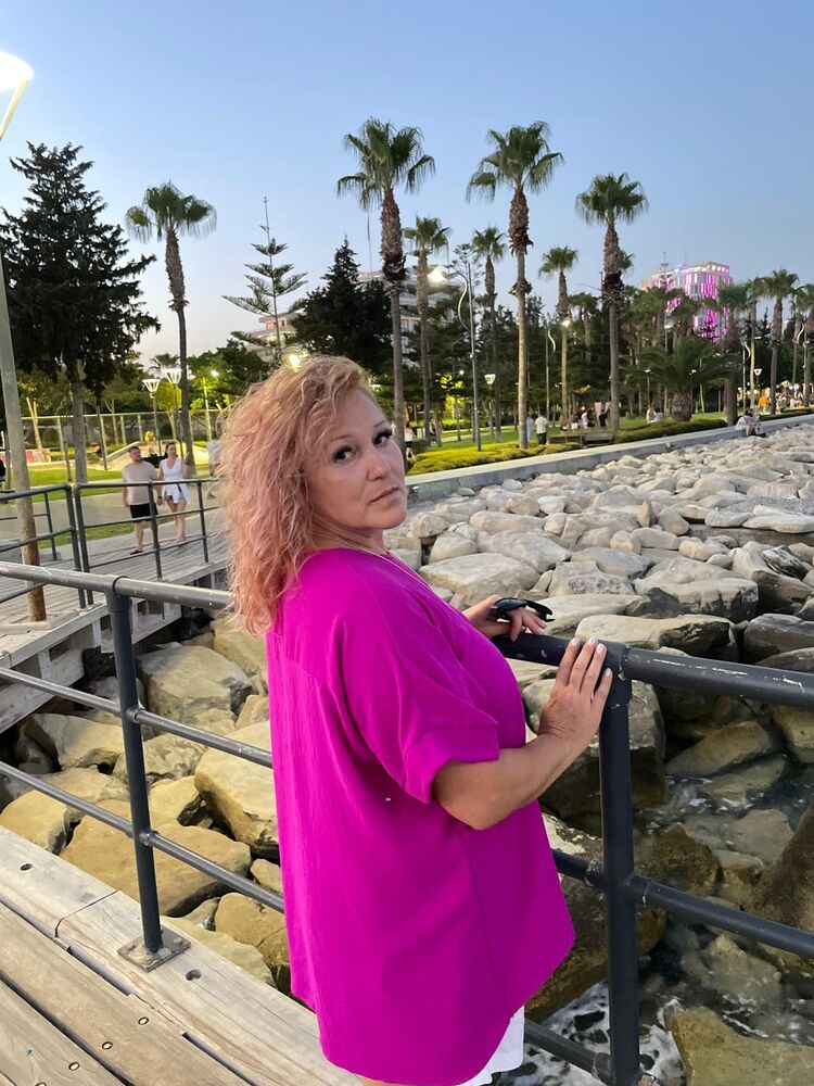  54322883  Kristina, 53 ,    