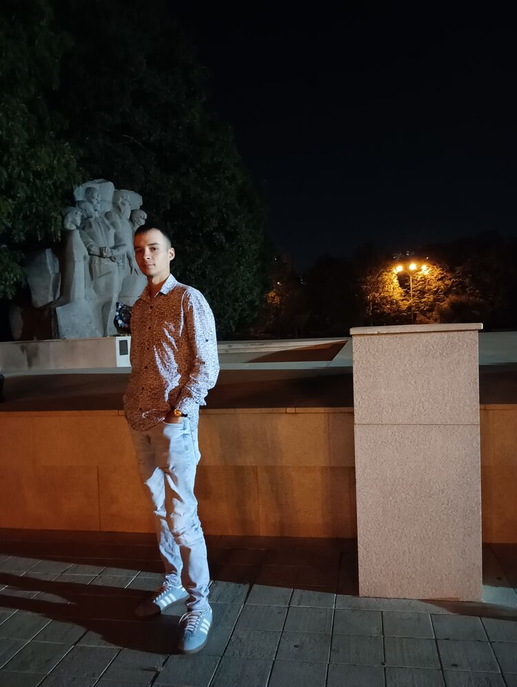  53051663  Vladislav, 29 ,    