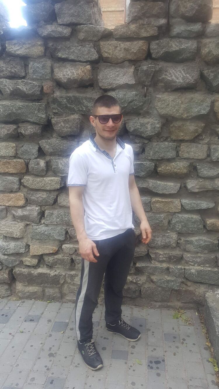  24619283  Anatolii, 32 ,    