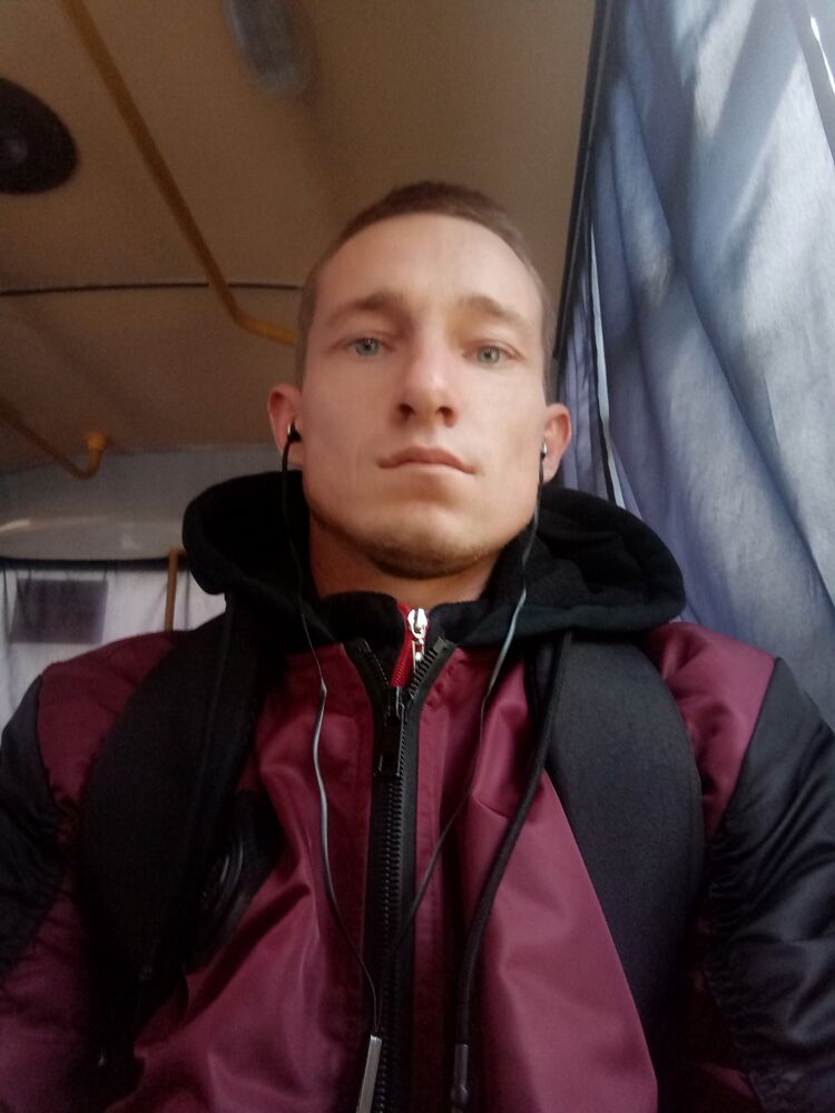  30807633  Oleg, 33 ,    