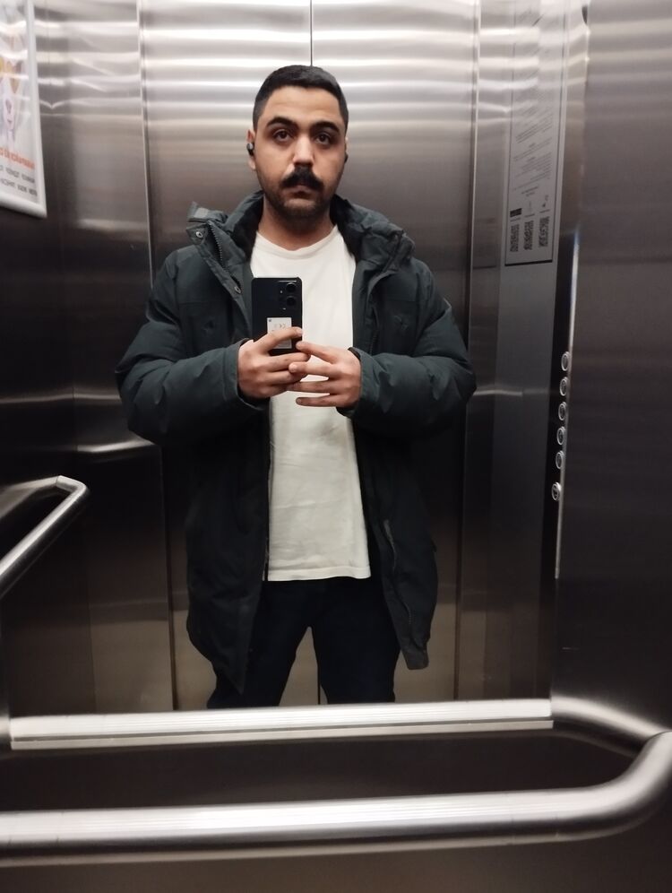 43948573  Ali, 26 ,    -