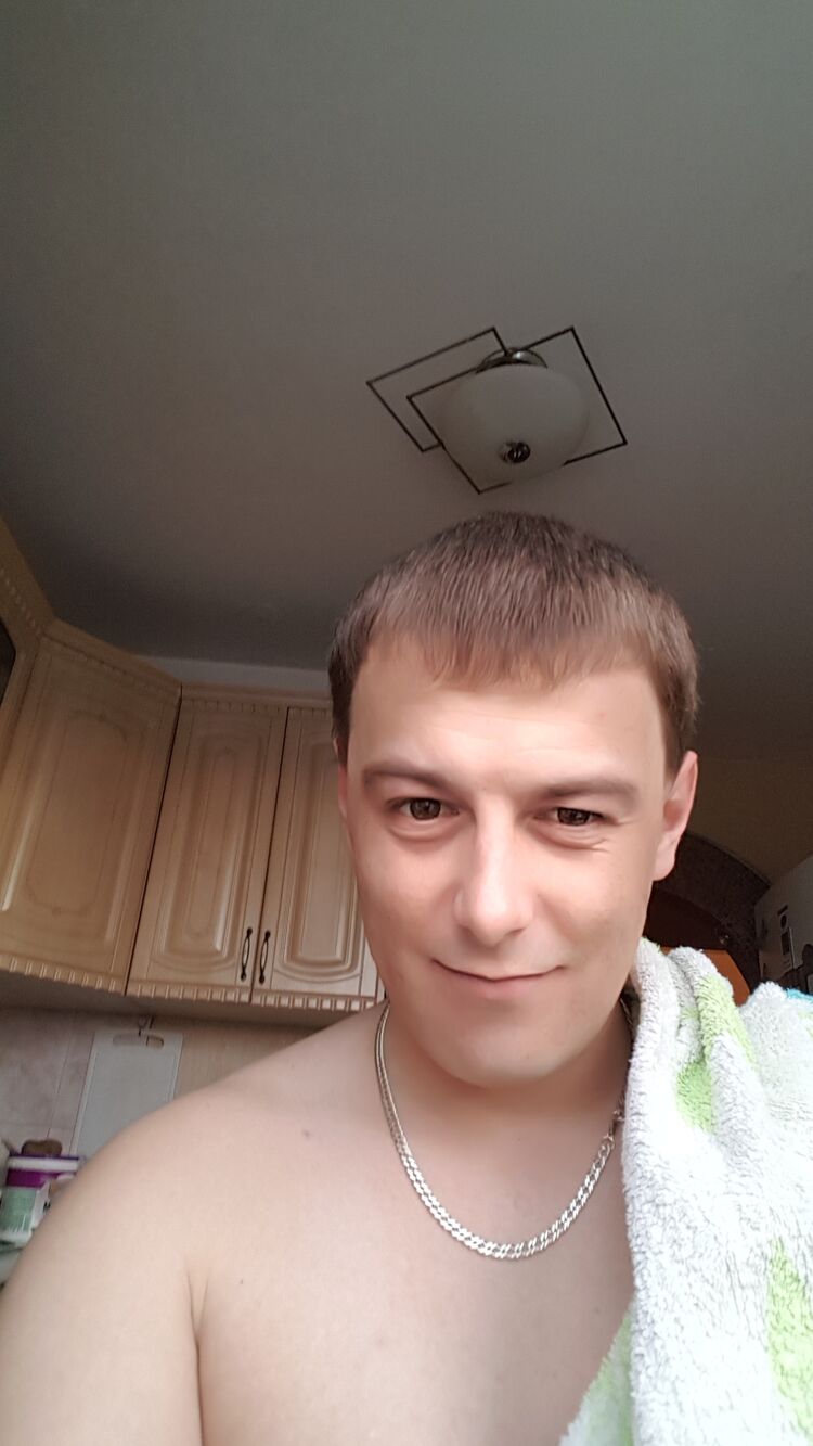  43945173  Anton, 31 ,    