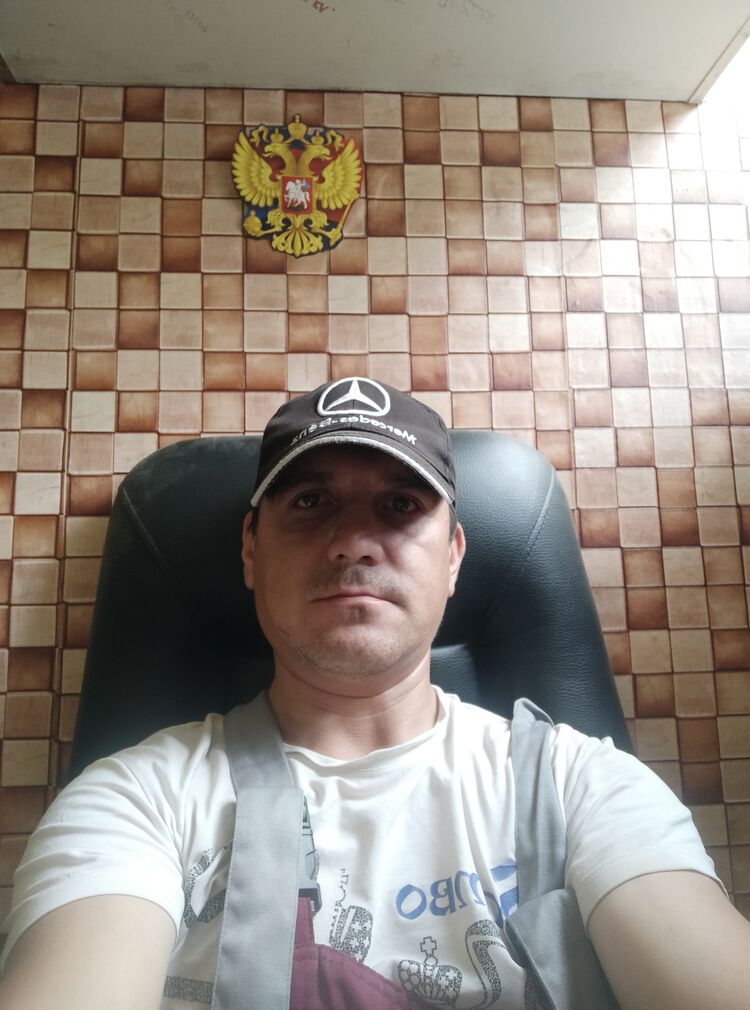  46958253  , 39 ,    