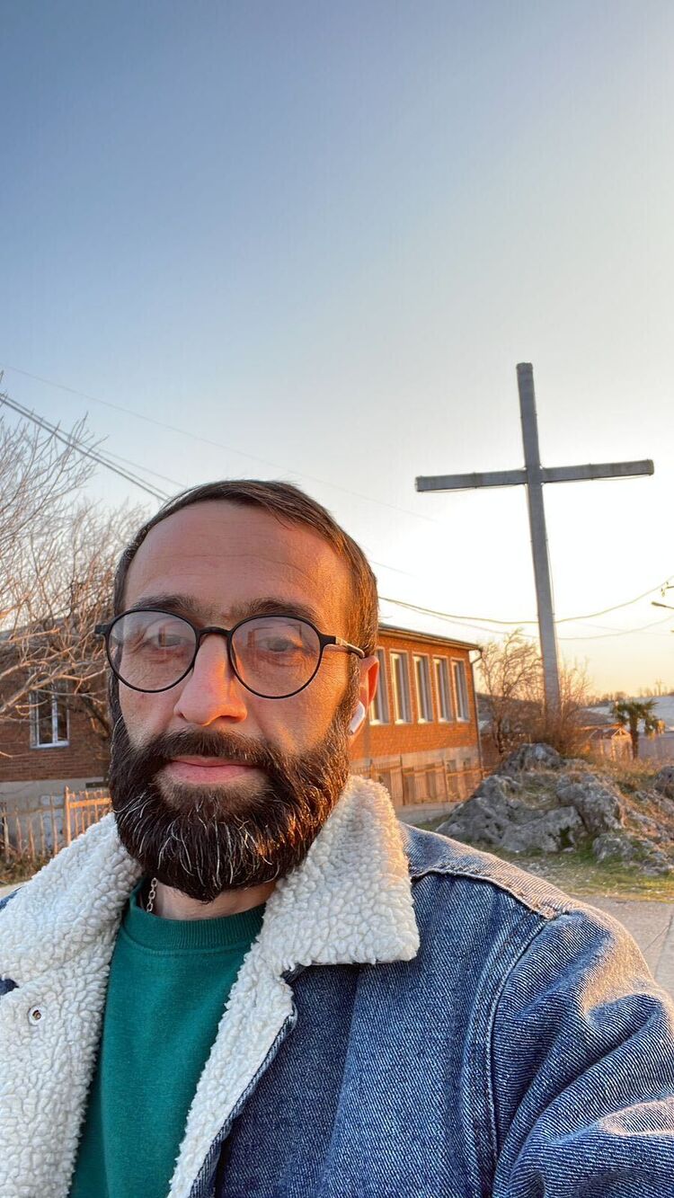  50470943  Levani, 42 ,    