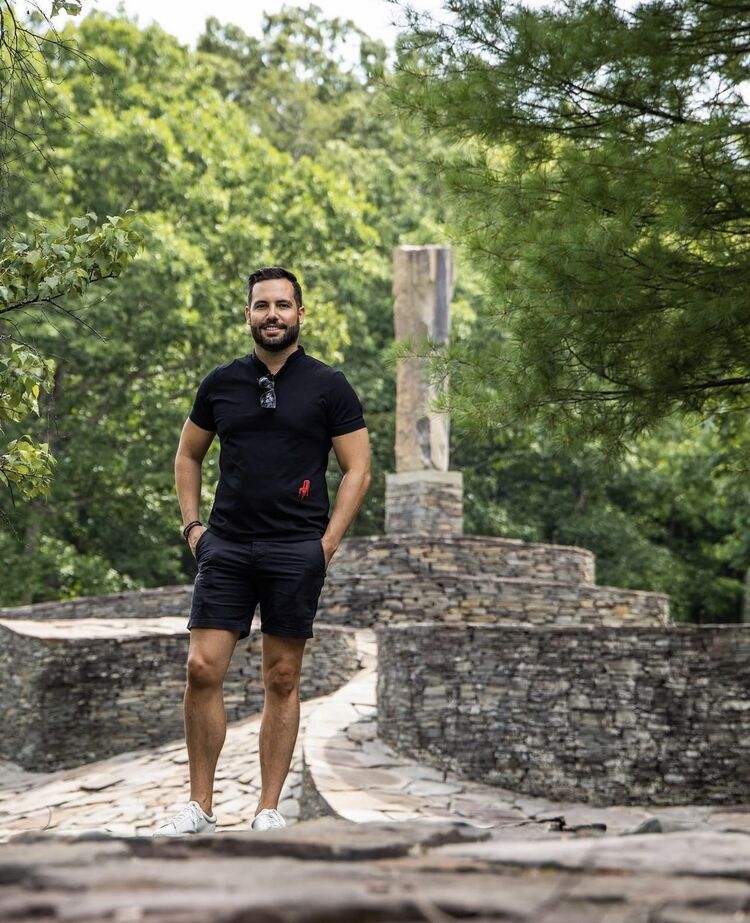  51572043  Luke, 50 ,    -