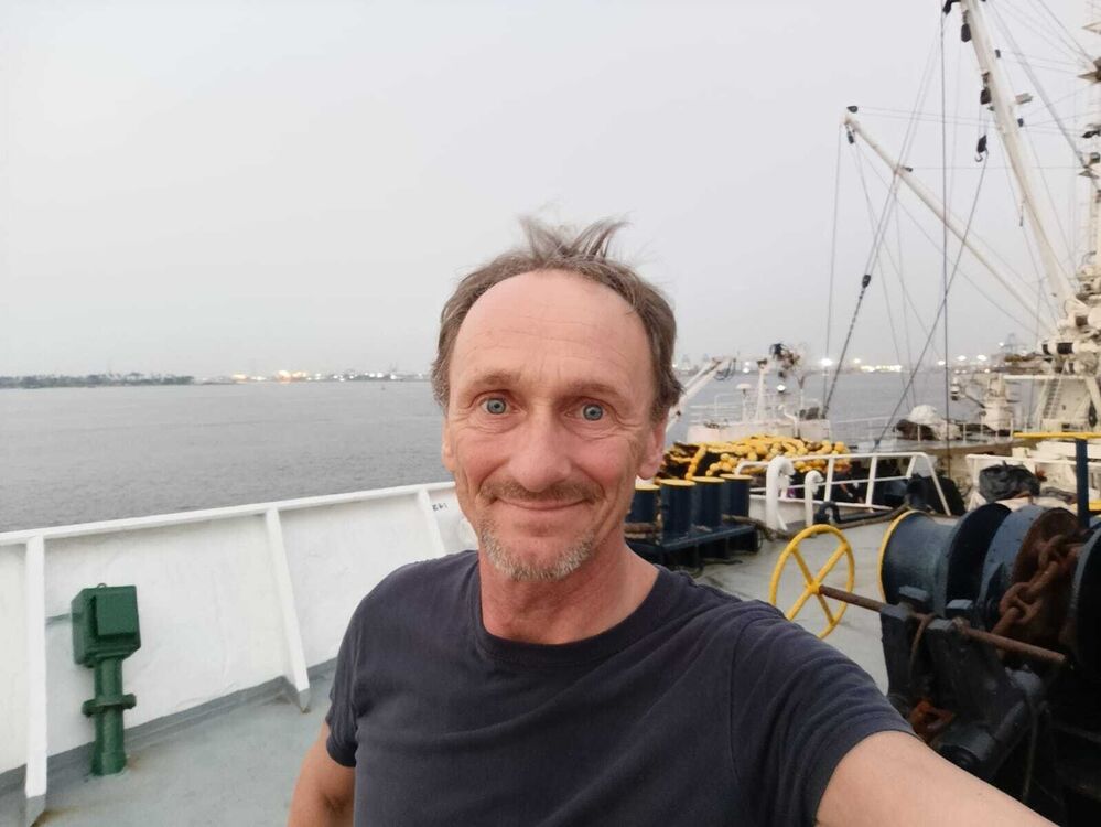  52147613  Vladimir, 42 ,    