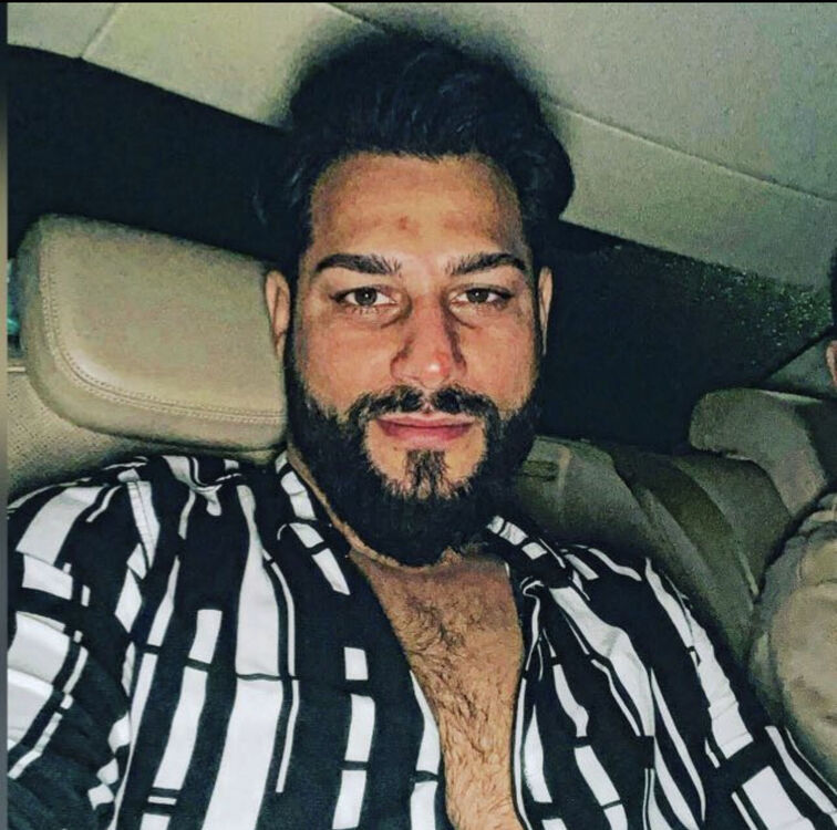  37206603  Hilmi, 30 ,    Staunton