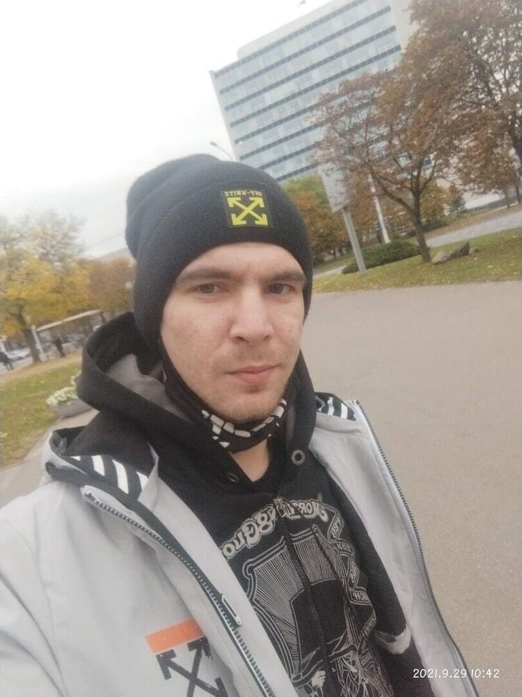  53554263  Maks, 31 ,    