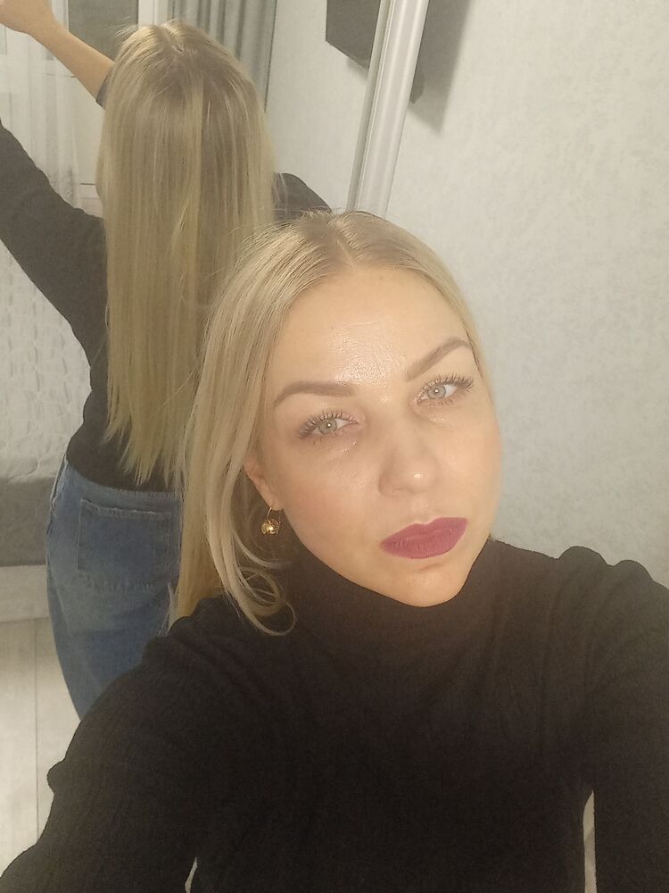  49911553  Mila, 43 ,    