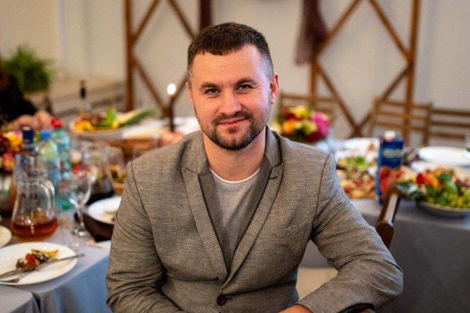  28414553  Yauhen, 38 ,    