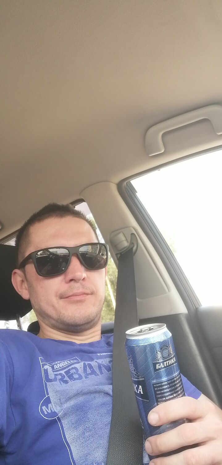  27626243  Robert, 37 ,    