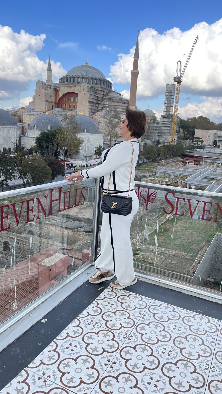  54536183  Mila, 40 ,    