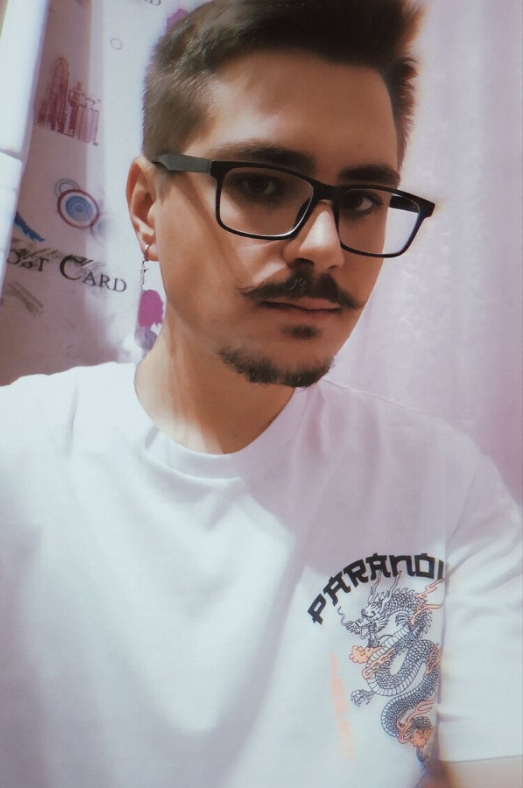  32330743  , 25 ,    