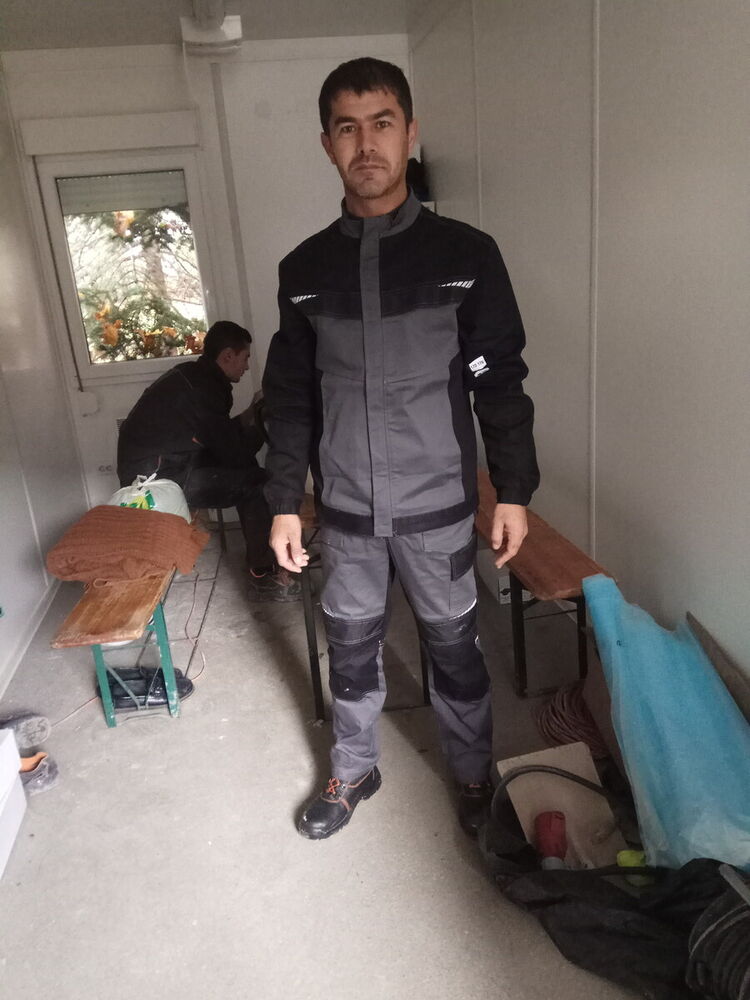  21466453  Aziz, 39 ,    