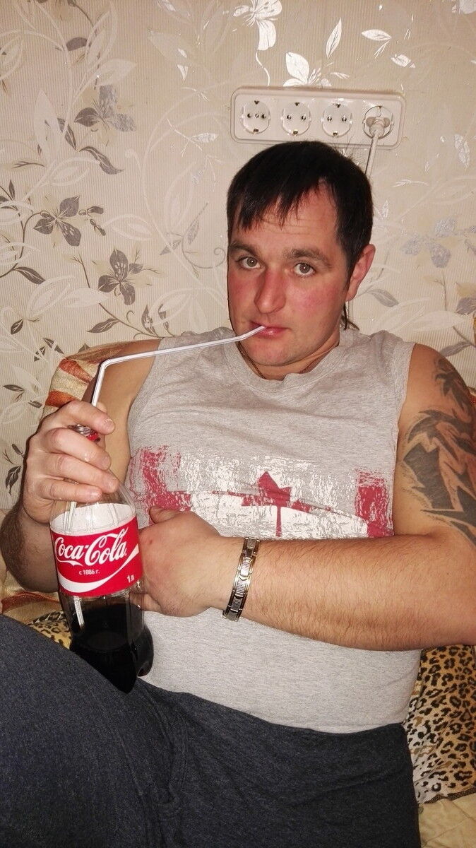  ,   Alex, 39 ,   
