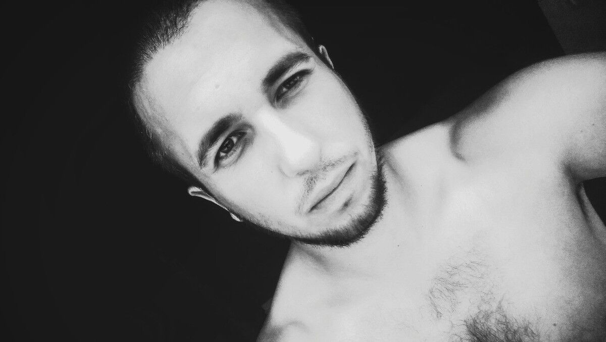  15334263  Viktor, 31 ,    