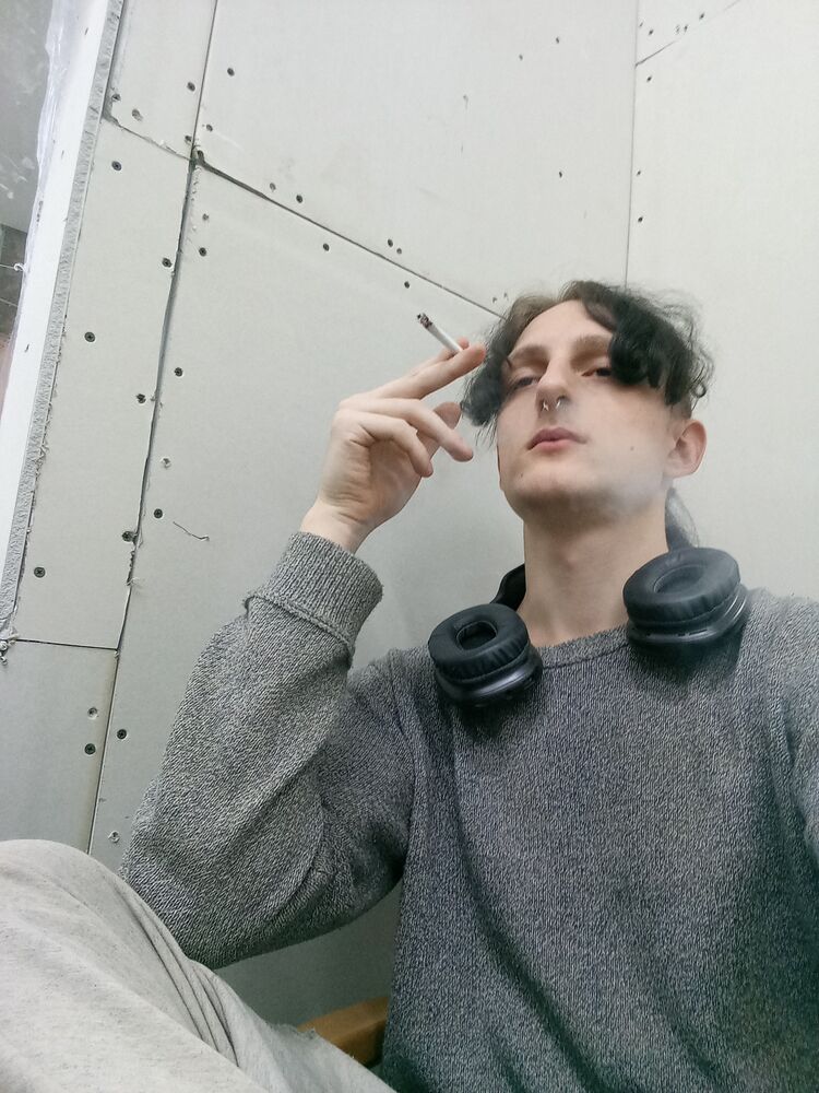  41907513  Ivan, 24 ,    -