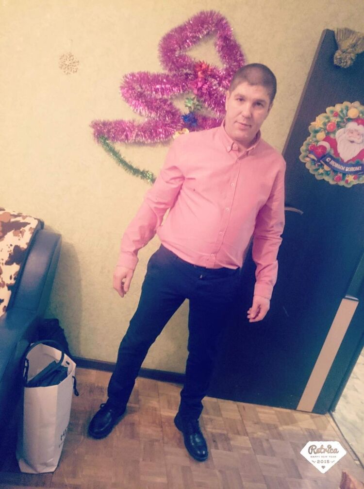  ,   Oleg, 44 ,   