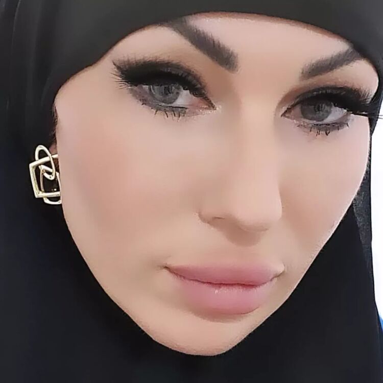  ,   Aisha, 45 ,   c 