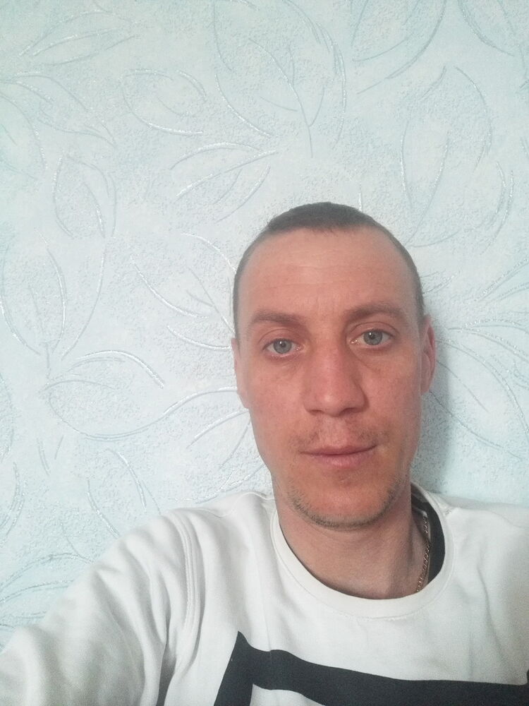 19542553  Artur, 42 ,    