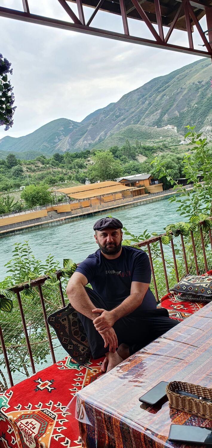  -,   Artur, 42 ,   ,   , c 