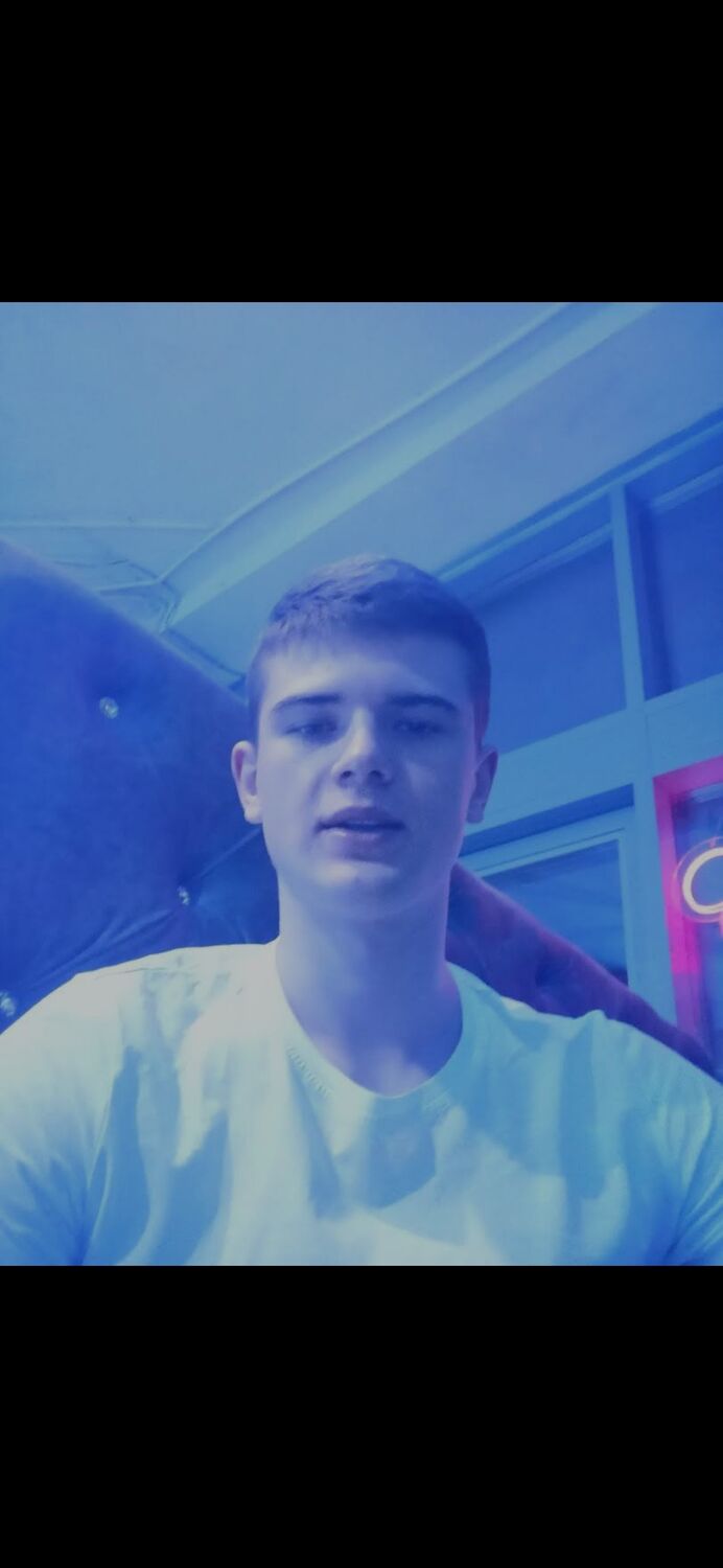  34767363  Denis, 22 ,    