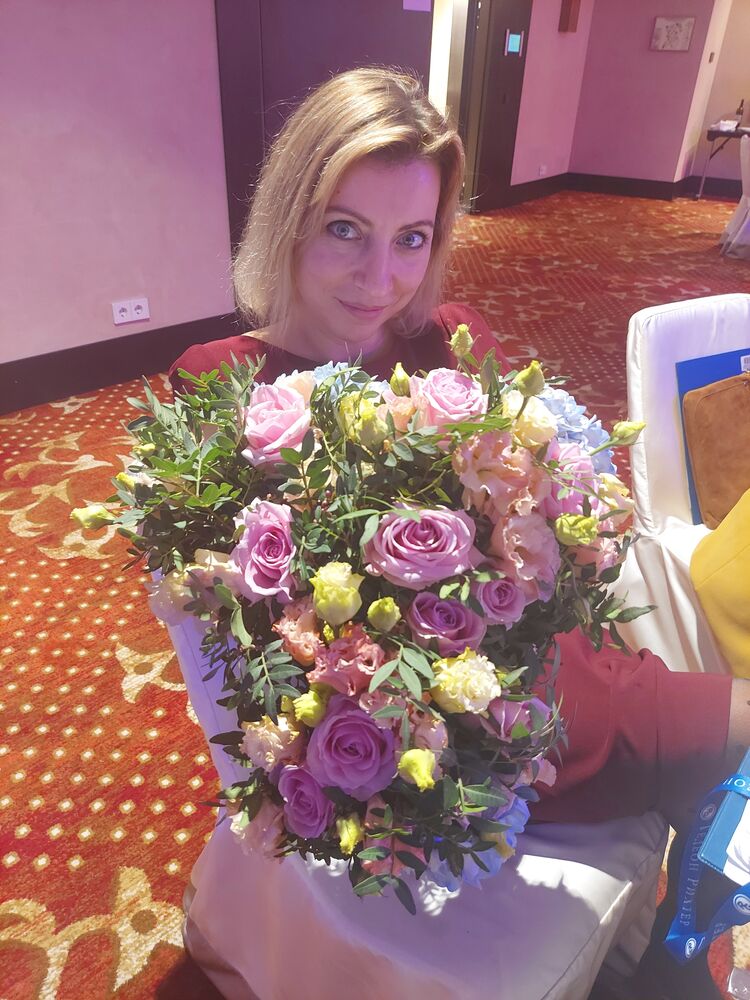  ,   Nika, 42 ,   ,   