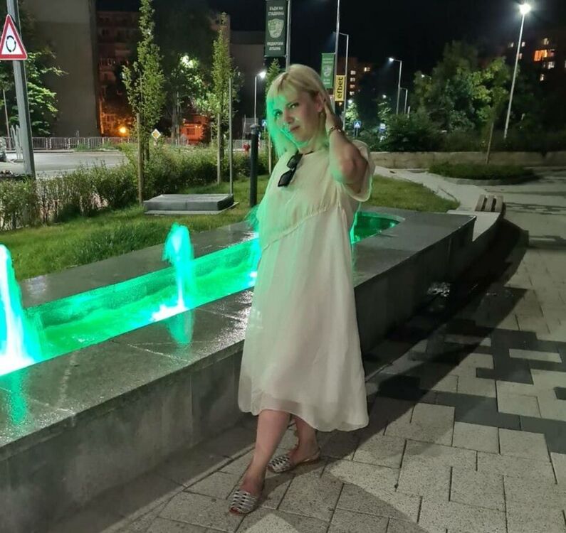  53258113  Eleonora, 54 ,    