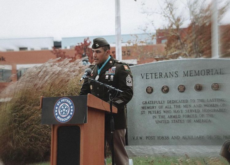  28074863  George, 43 ,    