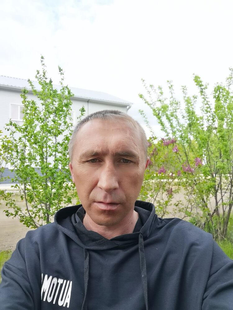  ,   Viktor, 45 ,  