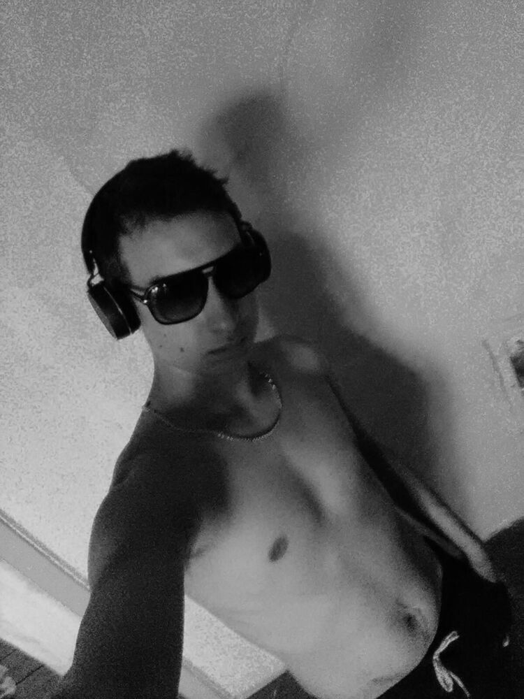  11926783  Denis, 27 ,    