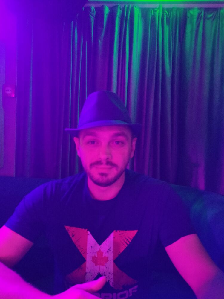  36524883  Viktor, 36 ,    