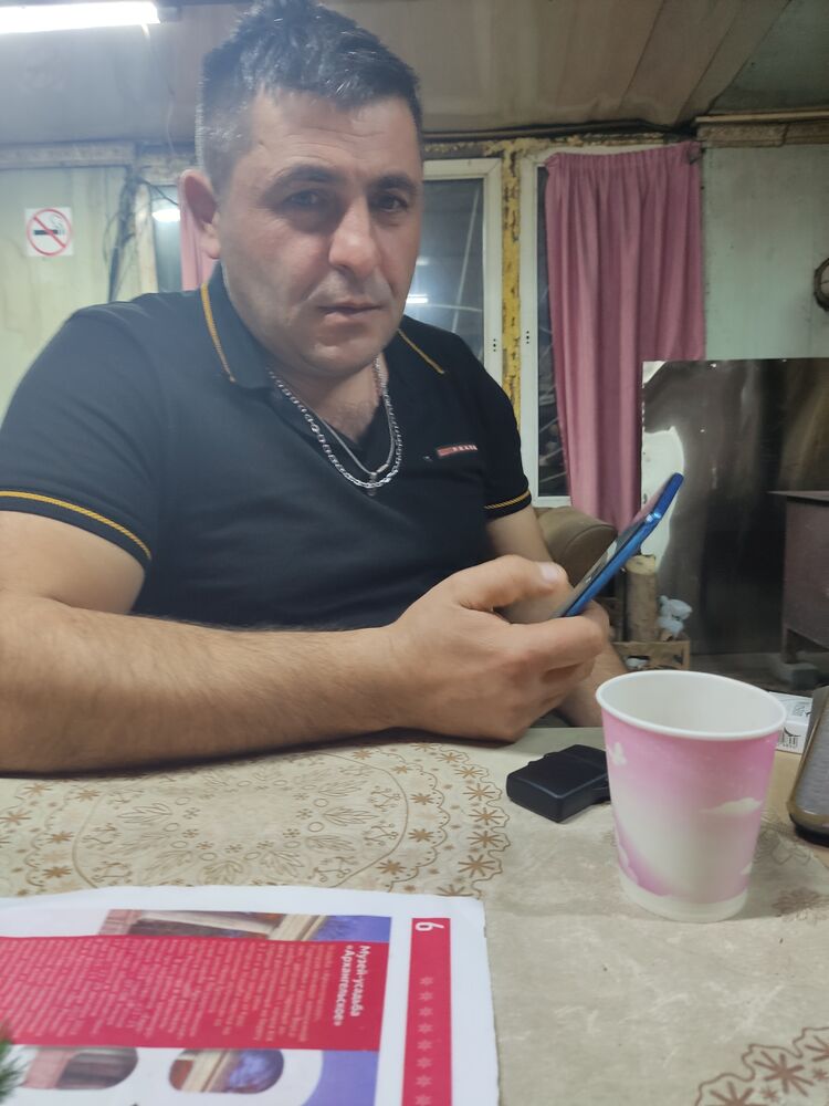  ,   Armen, 43 ,   ,   