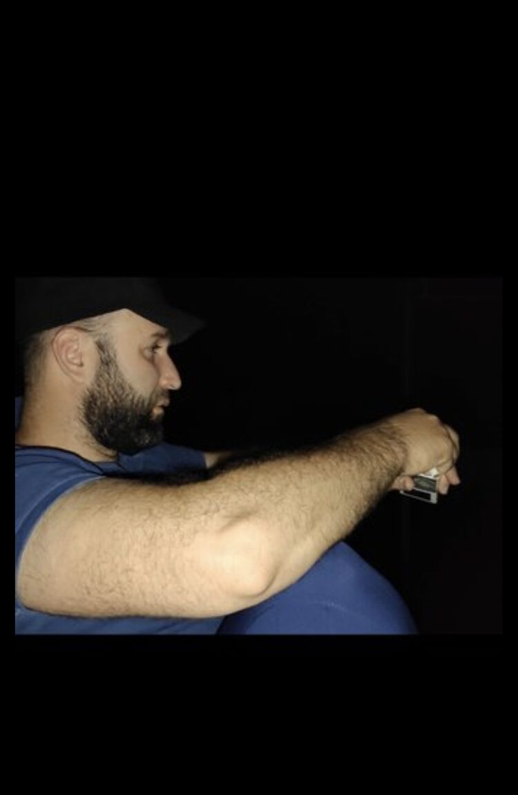  48572423  Den, 37 ,    