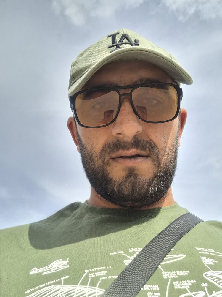  ,   Leo, 33 ,   ,   , c , 