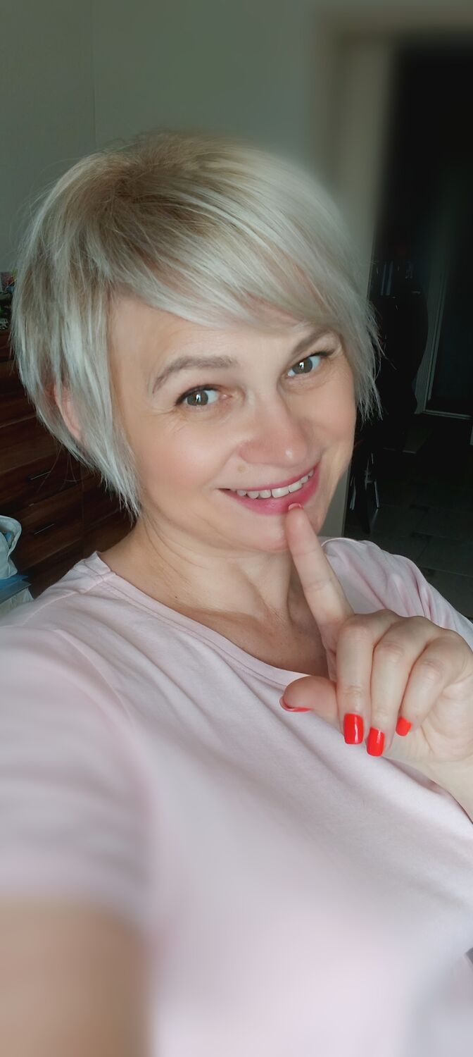  53641423  Lara, 51 ,    