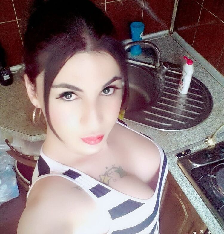  15813593  Demet kukla, 30 ,    