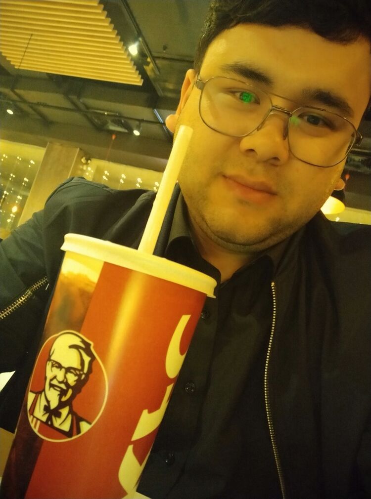  19945993  Elyor, 32 ,    