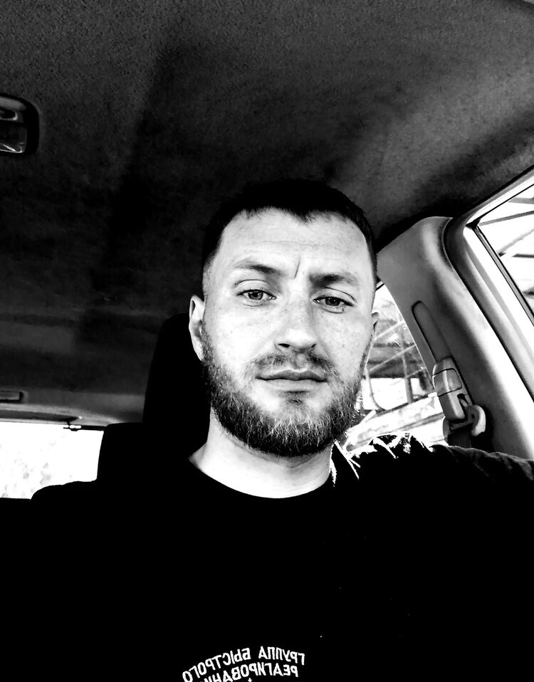  ,   Denis, 37 ,   c 