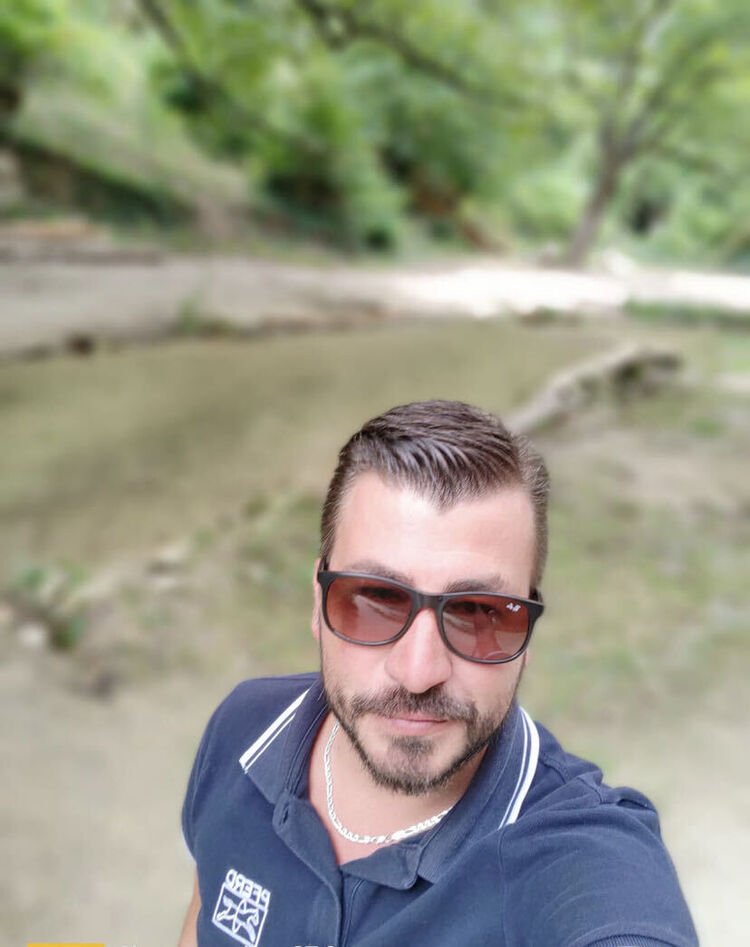  38237363  Caglar, 40 ,    